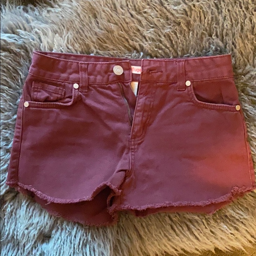 high-waisted maroon shorts